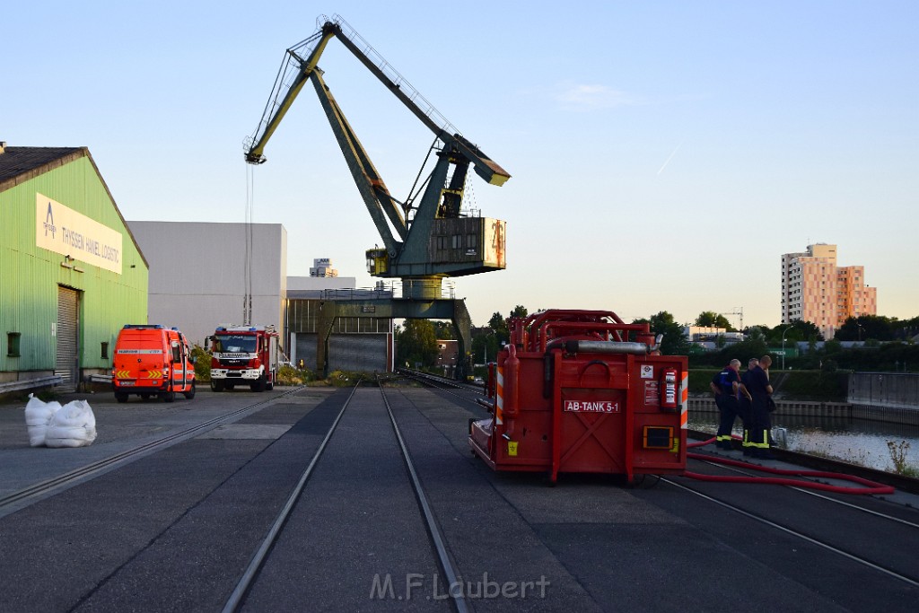 Havarie Wassereinbruch Motorraum beim Schiff Koeln Niehl Niehler Hafen P149.JPG - Miklos Laubert